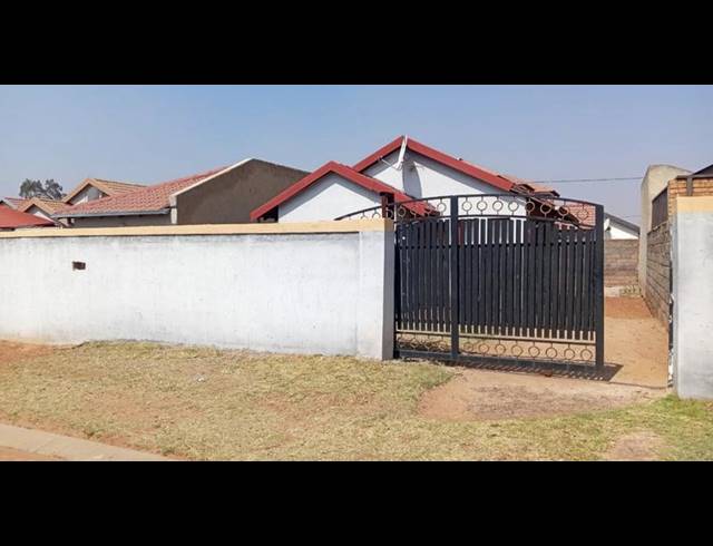 2 BEDROOM HOUSE FOR SALE IN PROTEA GLEN
